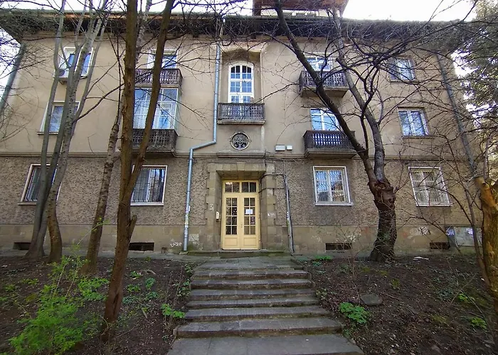 просторен и уютен двустаен в долен лозенец - кварталът на артистите