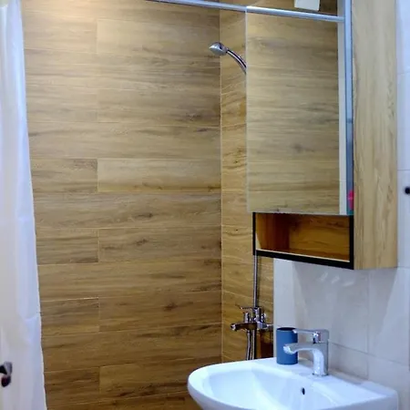 просторен и уютен двустаен в долен лозенец - кварталът на артистите