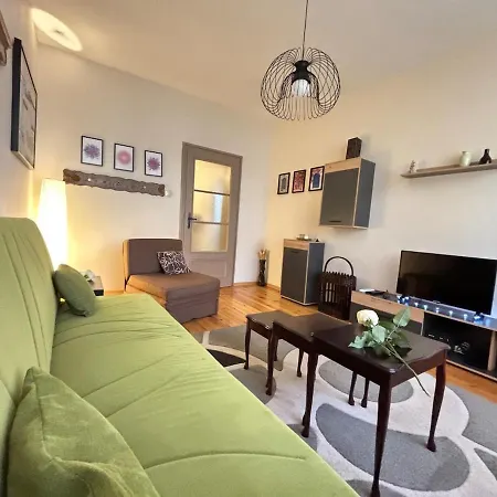 просторен и уютен двустаен в долен лозенец - кварталът на артистите