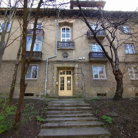 просторен и уютен двустаен в долен лозенец - кварталът на артистите