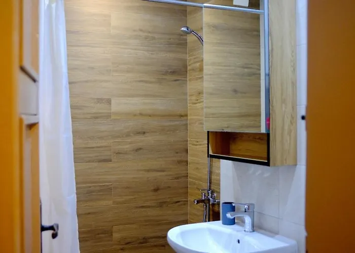 просторен и уютен двустаен в долен лозенец - кварталът на артистите