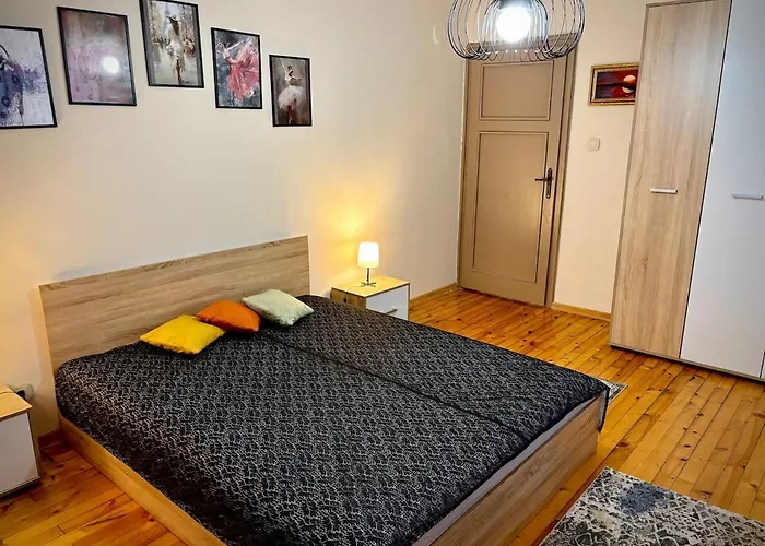 просторен и уютен двустаен в долен лозенец - кварталът на артистите דירה