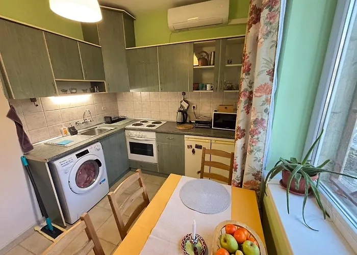 просторен и уютен двустаен в долен лозенец - кварталът на артистите