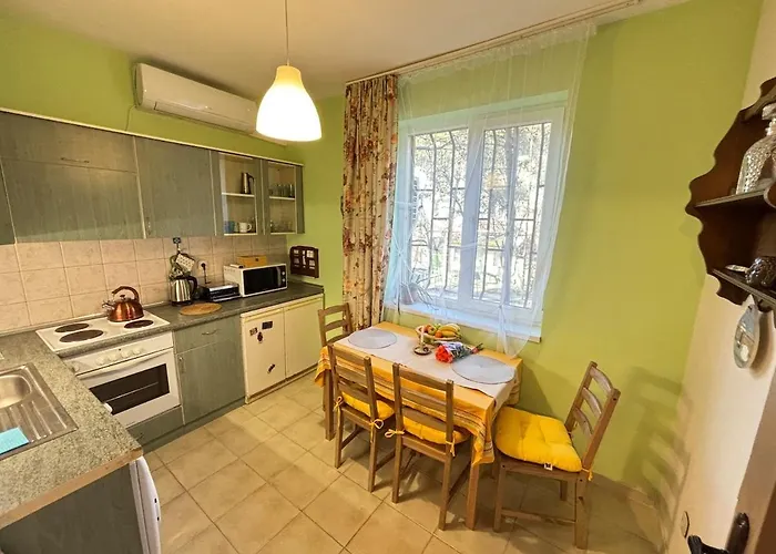 просторен и уютен двустаен в долен лозенец - кварталът на артистите *