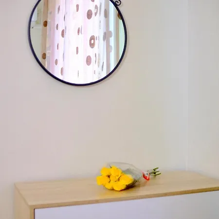 просторен и уютен двустаен в долен лозенец - кварталът на артистите 索菲亞