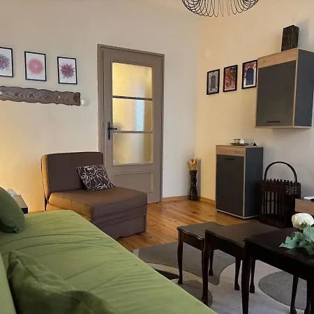 просторен и уютен двустаен в долен лозенец - кварталът на артистите 索菲亞